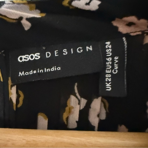 ASOS Black and White Relaxed Ruffled Blouse - Picture 4 of 10